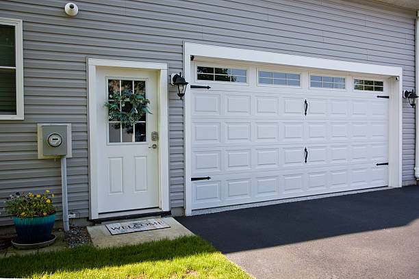 24/7 Emergency Garage Door Panel Replacement experts in Redland, TX